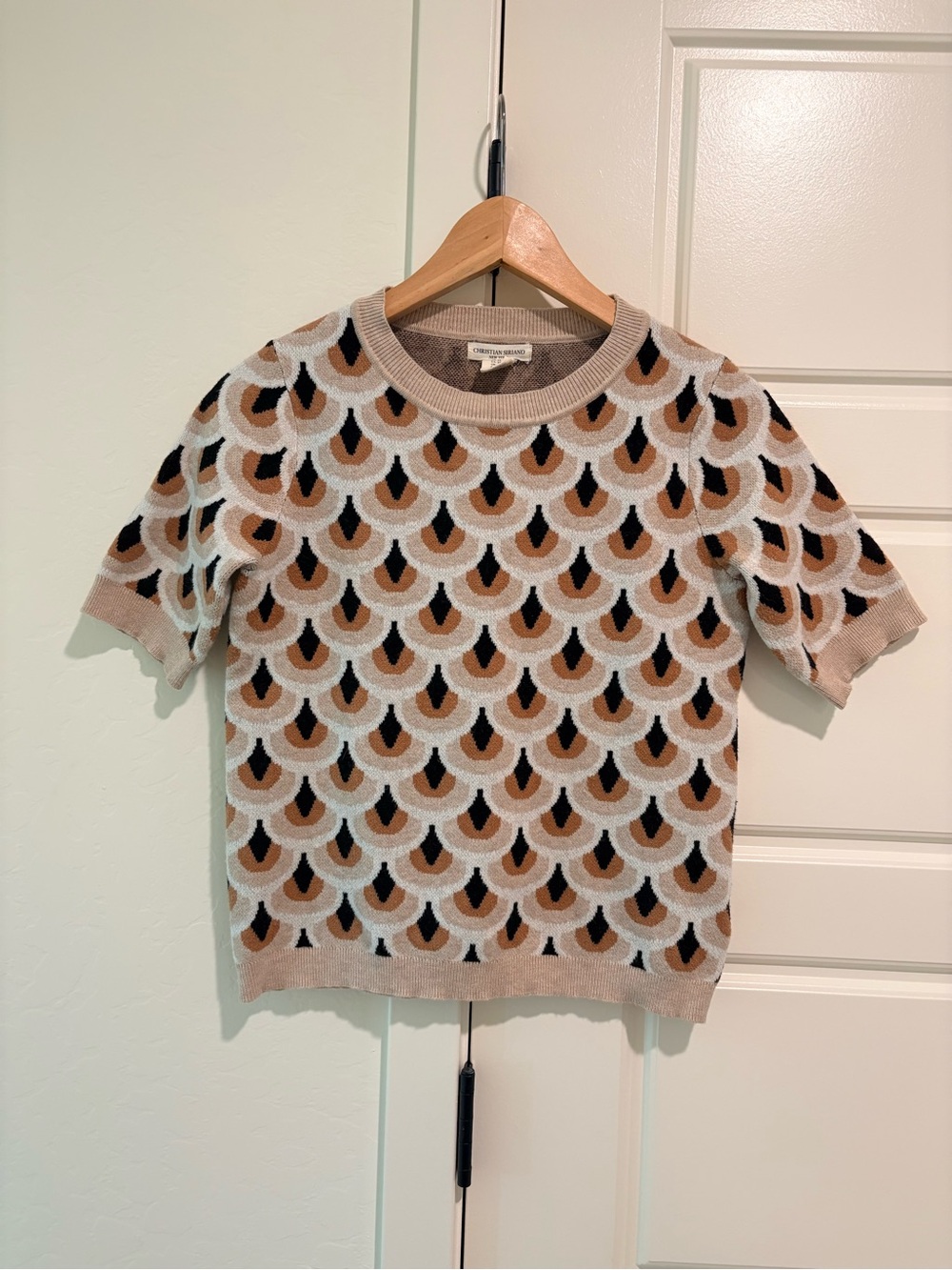 Christian Siriano Beige, Black, White & Tan Patterned Short Sleeve Sweater Top